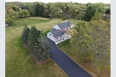 1958  Homestead Ct, Grafton, WI 53012 - Photo 6