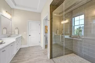 W248N2151 Kettle Cove Ct, Pewaukee, WI 53072 - Photo 20