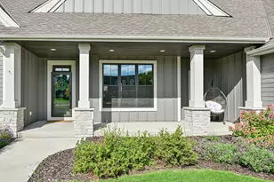 W248N2151 Kettle Cove Ct, Pewaukee, WI 53072 - Photo 2