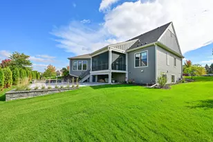 W248N2151 Kettle Cove Ct, Pewaukee, WI 53072 - Photo 38