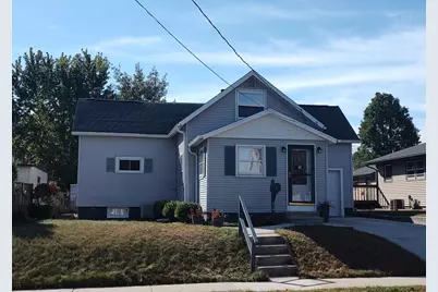835  Summit St, Manitowoc, WI 54220 - Photo 1