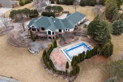 7767 S Cambridge Ct, Franklin, WI 53132 - Photo 4