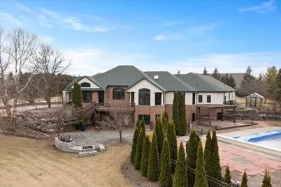 7767 S Cambridge Ct, Franklin, WI 53132 - Photo 8