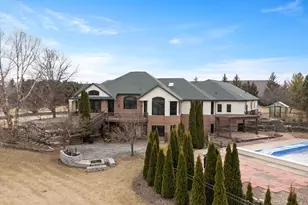 7767 S Cambridge Ct, Franklin, WI 53132 - Photo 8