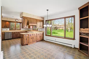 9 Sandalwood Ct, Racine, WI 53402 - Photo 14