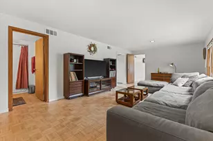 6465 N Santa Monica Blvd, Fox Point, WI 53217 - Photo 38