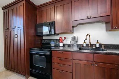 929 N Astor St #807, Milwaukee, WI 53202 - Photo 10