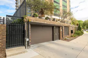 929 N Astor St, Milwaukee, WI 53202 - Photo 50