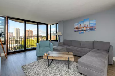 929 N Astor St #807, Milwaukee, WI 53202 - Photo 2