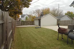 2301 W Garfield Ave, Milwaukee, WI 53205 - Photo 22