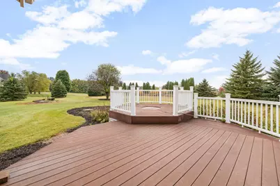 788  Black Squirrel Ct, Richfield, WI 53033 - Photo 6