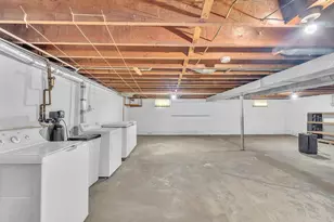 1040 Lincoln Dr, West Bend, WI 53095 - Photo 14