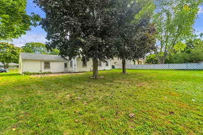 1040  Lincoln Dr, West Bend, WI 53095 - Photo 18