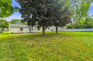 1040 Lincoln Dr, West Bend, WI 53095 - Photo 18