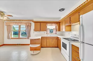 1040 Lincoln Dr, West Bend, WI 53095 - Photo 10