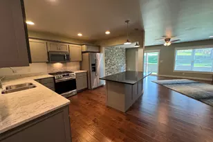 450 Coronado Cir, Onalaska, WI 54650 - Photo 2