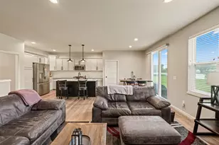 N55W20134 Magnolia Ln, Menomonee Falls, WI 53051 - Photo 6