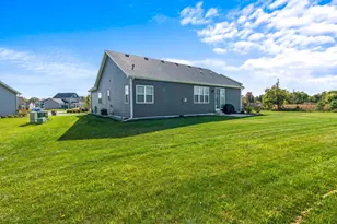 N55W20134 Magnolia Ln, Menomonee Falls, WI 53051 - Photo 32