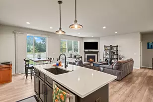 N55W20134 Magnolia Ln, Menomonee Falls, WI 53051 - Photo 12