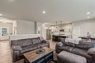 N55W20134 Magnolia Ln, Menomonee Falls, WI 53051 - Photo 4