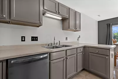 3482 W Sycamore St, Franklin, WI 53132 - Photo 18