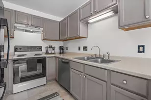 3482 W Sycamore St, Franklin, WI 53132 - Photo 16