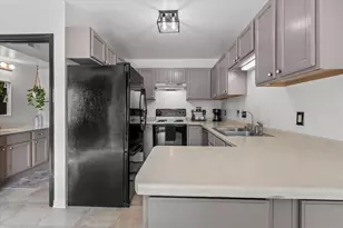 3482 W Sycamore St, Franklin, WI 53132 - Photo 14