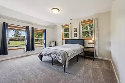 10216 N Baehr Rd, Mequon, WI 53092 - Photo 14