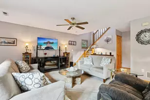 2264 Circle Ridge Rd, Delafield, WI 53018 - Photo 4