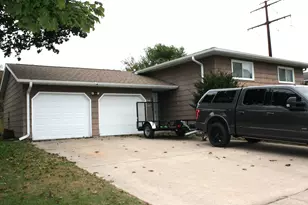 1040 Terrace Dr, Onalaska, WI 54650 - Photo 2