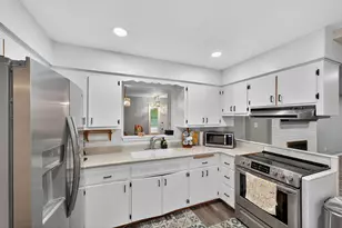 2139 E Leroy Ave, Saint Francis, WI 53235 - Photo 12