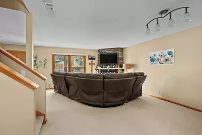 939  Sunset Pl, Onalaska, WI 54650 - Photo 6