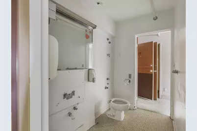 9806 W Lincoln Ave, West Allis, WI 53227 - Photo 8