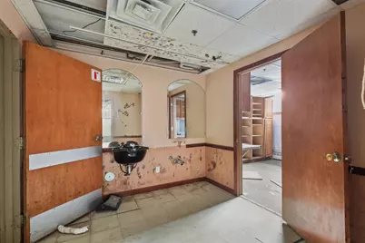 9806 W Lincoln Ave, West Allis, WI 53227 - Photo 24