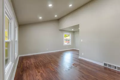 8014 S 13th St, Oak Creek, WI 53154 - Photo 4