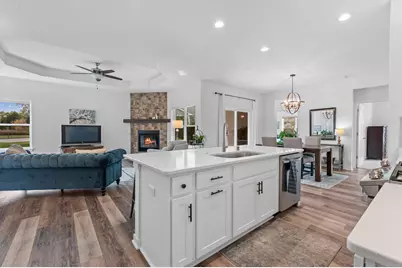 757  Bridlewood Dr, Hartford, WI 53027 - Photo 4