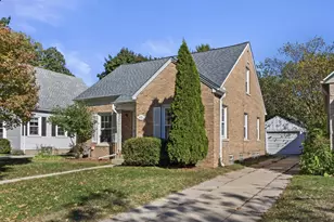 4918 N Berkeley Blvd, Whitefish Bay, WI 53217 - Photo 2