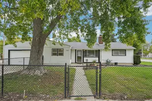 8230 W Burleigh St, Milwaukee, WI 53222 - Photo 30