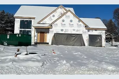 W251N2459  Valleyview Cir, Pewaukee, WI 53072 - Photo 2