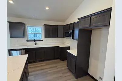 1742  Whalen Dr, Oconomowoc, WI 53066 - Photo 8