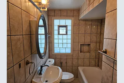 2445 N 50th St #2447, Milwaukee, WI 53210 - Photo 12