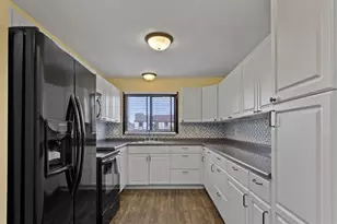 4129 W College Ave, Franklin, WI 53132 - Photo 6