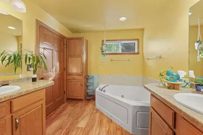 W144N10968  Fond Du Lac Ave, Germantown, WI 53022 - Photo 10