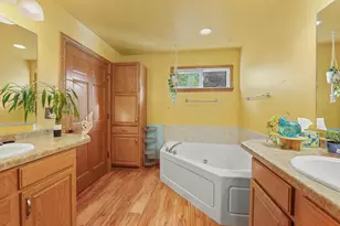 W144N10968 Fond du Lac Ave, Germantown, WI 53022 - Photo 10