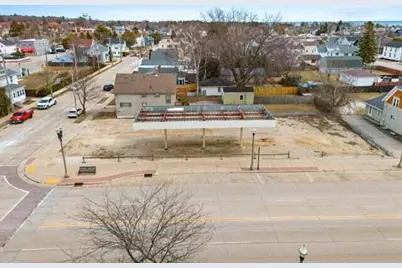 2023  Washington St, Two Rivers, WI 54241 - Photo 4