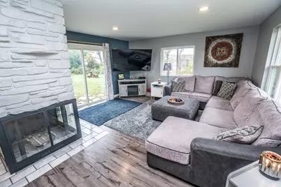 W215N5363  Ada Ct, Menomonee Falls, WI 53051 - Photo 2