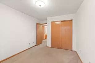 170 W Aspen Ct, Oak Creek, WI 53154 - Photo 18