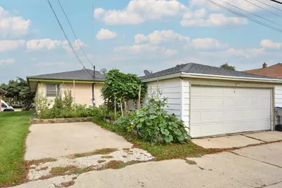 2325 W Layton Ave, Milwaukee, WI 53221 - Photo 24