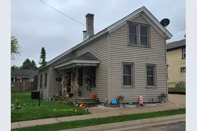 915  Cleveland St, Watertown, WI 53098 - Photo 2