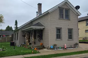 915 Cleveland St, Watertown, WI 53098 - Photo 2